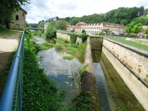 Faisabilité de l'équipement hydroélectrique d'un seuil existant en centre-ville